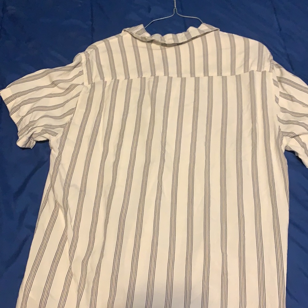 No boundaries button down - Picture 2 of 2